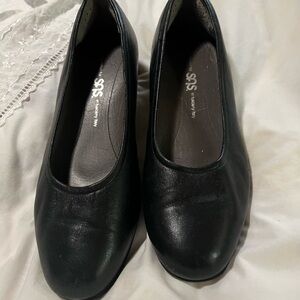 SAS Women’s Black Leather Comfort Pumps